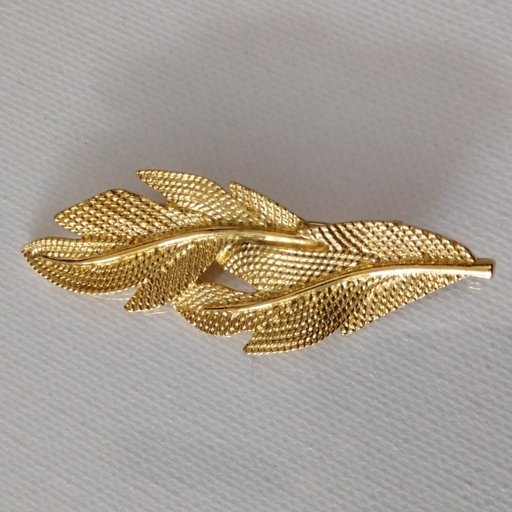 AK gold leaf brooch.